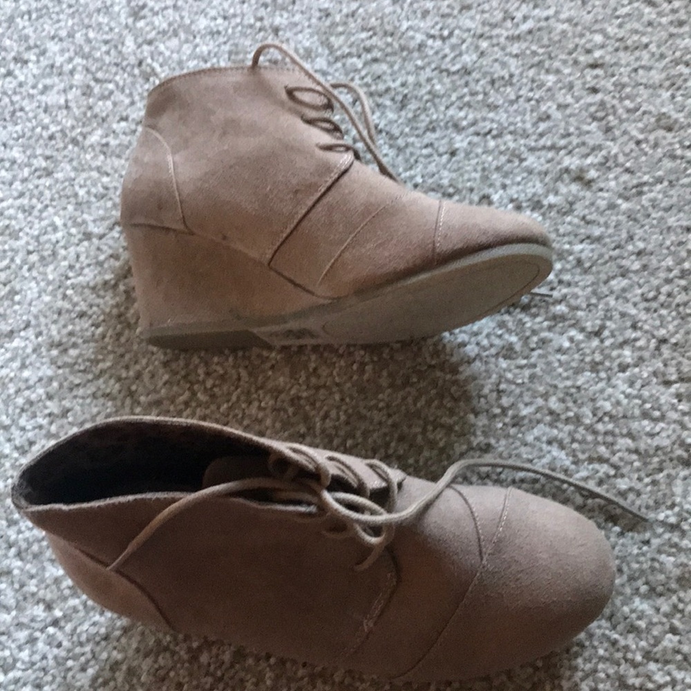 Heeled boots